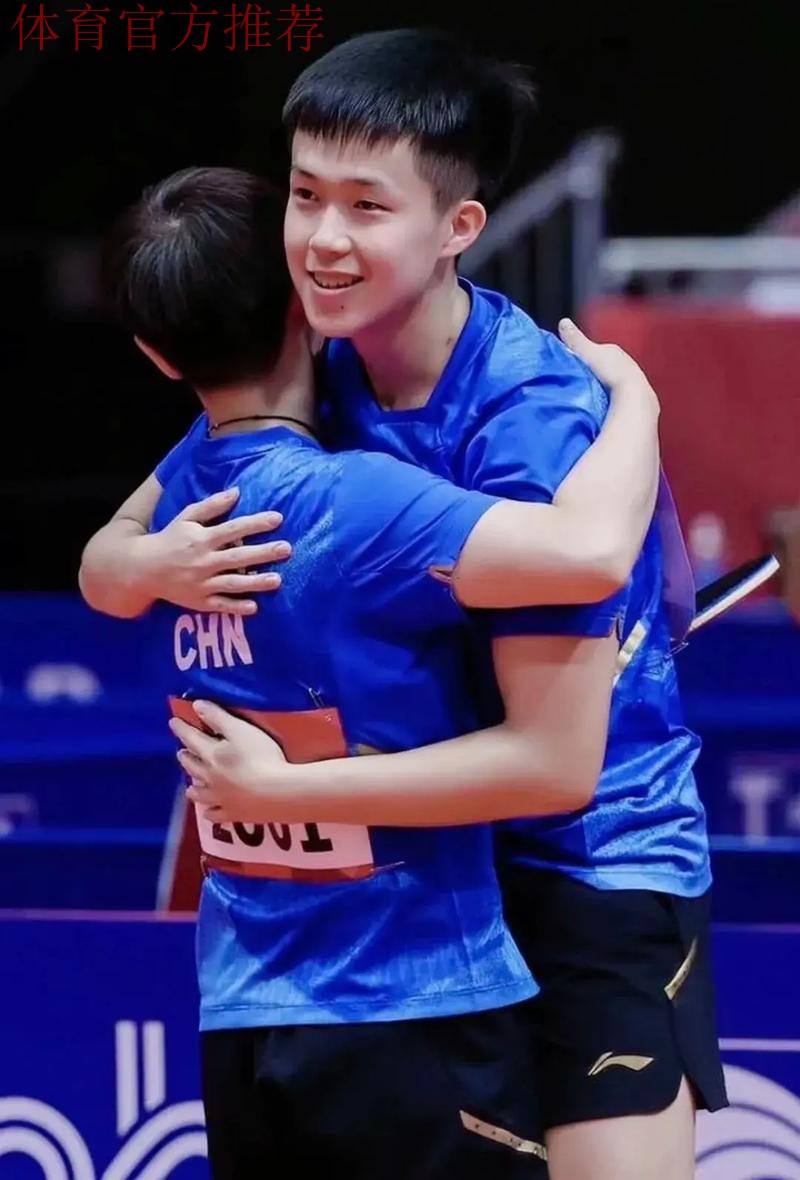 王楚钦叮嘱孙颖莎保护腿部，八年搭档并肩前行